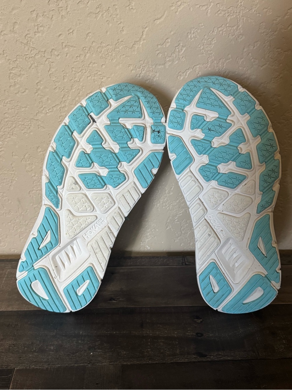 Hoka White Arahi 7 Women’s size 9B - Picture 11 of 11